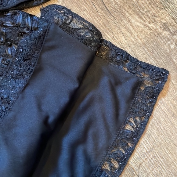 S.M. Collection Lace and Bead Top - Picture 7 of 9